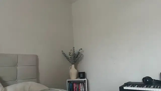 -Skye- — Naked + 2 min toy control