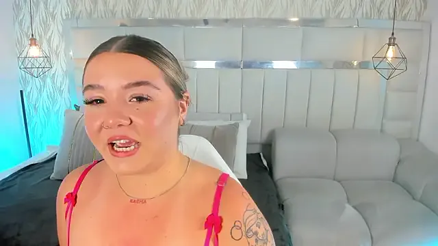 1m_dalhia — show tits