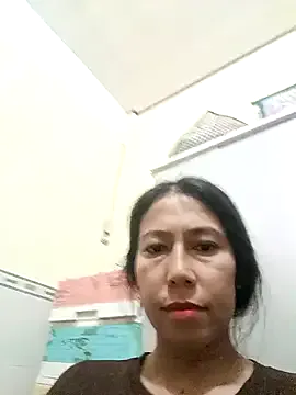 2HotAsain4u — Happy day play in bus