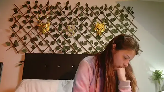 3littles — slowly opening milky buttocks