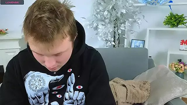 _Olli__Stiw_ from StripChat is Freechat