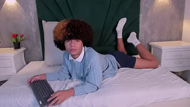 Alexiis_Etereo —  Let's punish that ass with spanks 