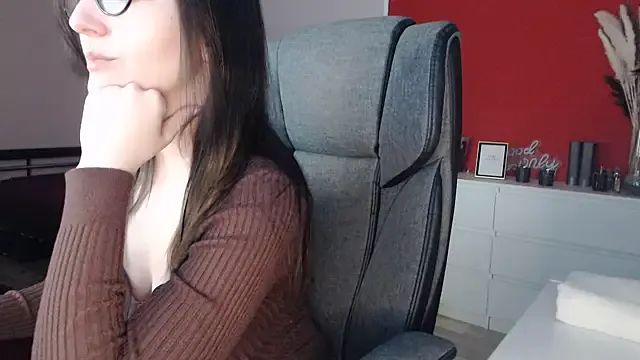 Alina_Lamour on StripChat
