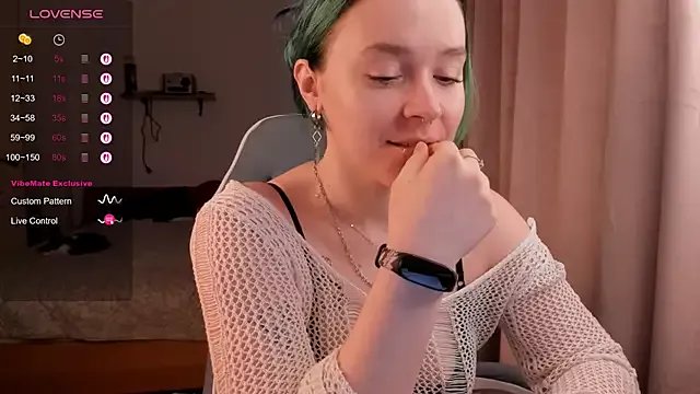 alisahug from StripChat is Freechat