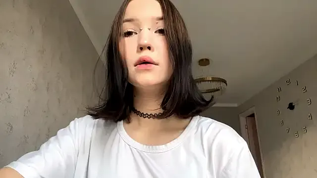 AmeliaMiotii — touch pussy close to camera