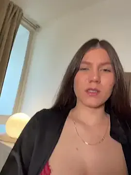 AmelieLaurent_ on StripChat