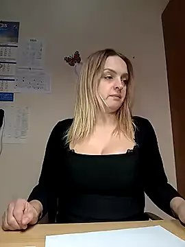 Ami_Foxy from StripChat is Freechat