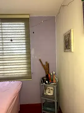 Amyy_1 on StripChat
