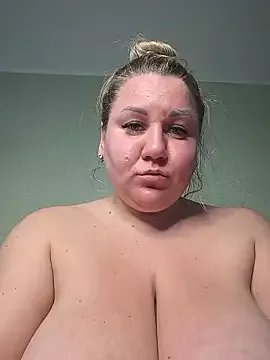 AnnaCurvy from StripChat is Freechat