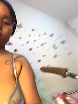 AnnePrince- from StripChat is Freechat