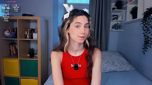 AntonettaTarring from StripChat is Freechat