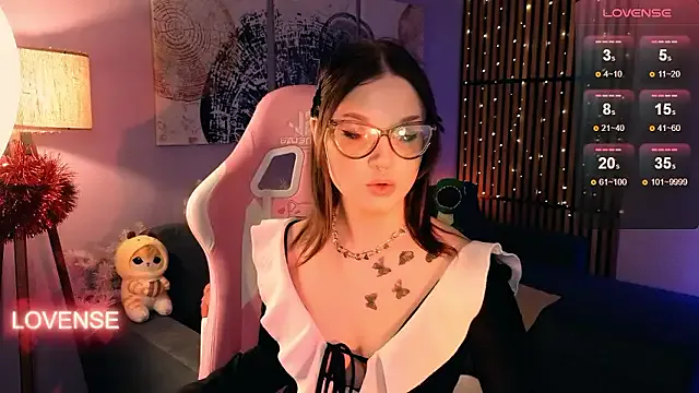 AprilFarrowy on StripChat