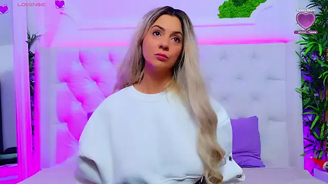 AriannaSins on StripChat