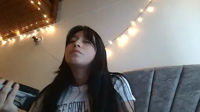 Arielle_lov from StripChat is Freechat