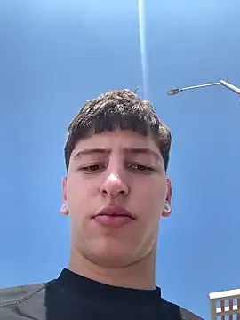 ARON_LUXX from StripChat