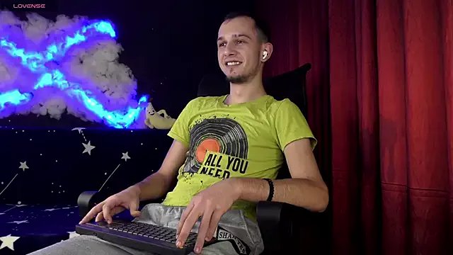 AxelMassimo from StripChat is Freechat