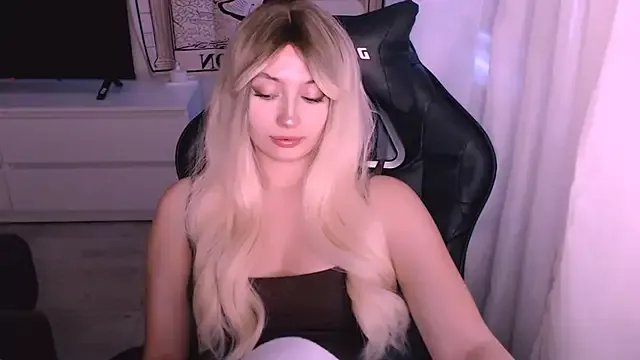 beauty_blonde from StripChat is Group