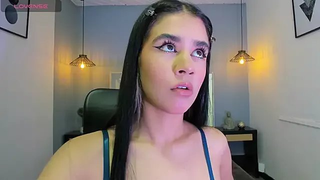 Bell_marinny from StripChat is Freechat