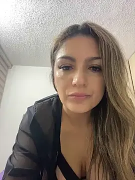 BellaViolet — Bubis fuera! Boobs out!