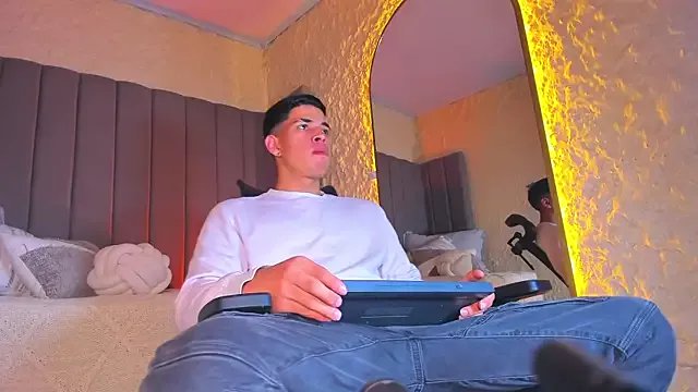 Benjamin_More from StripChat is Freechat