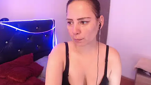 camila_delarosa on StripChat