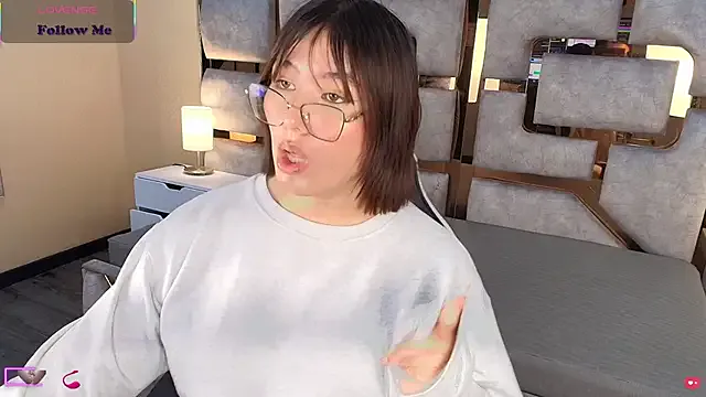 Candy_Velvet on StripChat