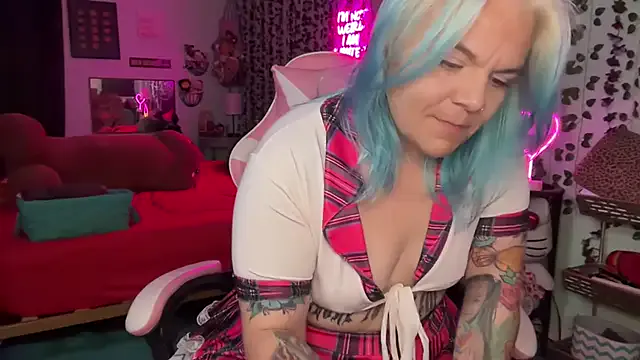 CherryBombBomb on StripChat