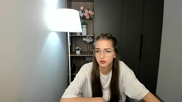 ClarineCasebolt — Freechat on StripChat