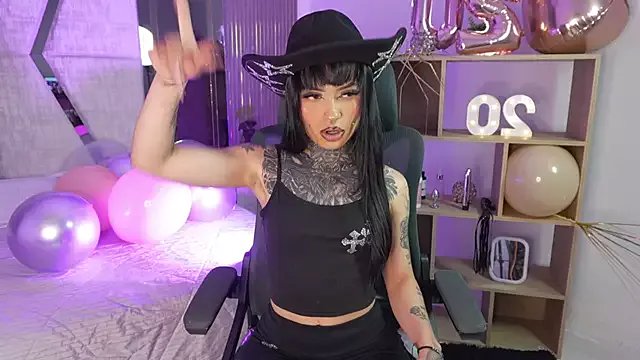 CleeoAdams_ from StripChat is Freechat