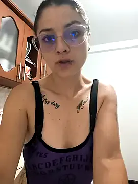 Coralinne__ on StripChat