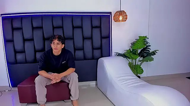 Crazy_nigth01 from StripChat is Group