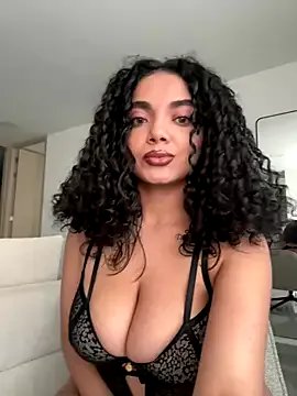 Curlyierr from StripChat is Freechat