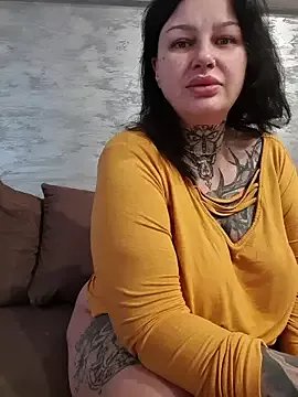 CurvyyAnna from StripChat is Freechat