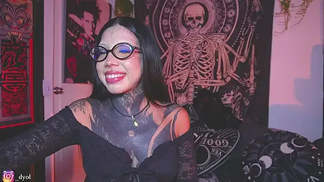 Dalia_Vorhees — Suck fingers