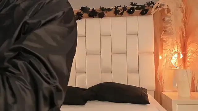 Daphne_And_Roger — FUCK COWGIRL SHOWING UP CLOSE