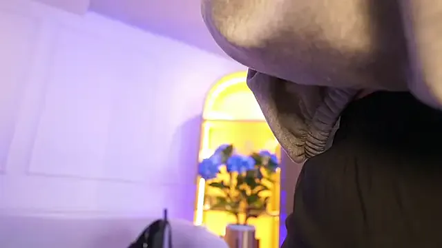 StripChat elasummer is Freechat elasummer — Oil in boobs