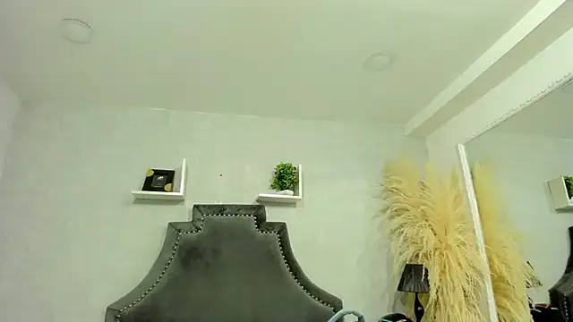 EmiliaRose_ — show tits +oil