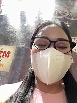 Emily-Nguyen on StripChat