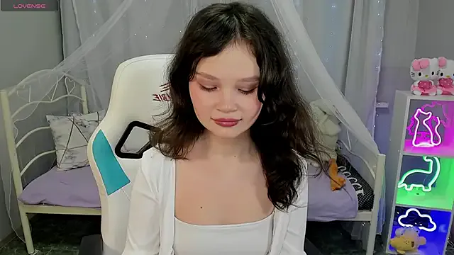 EmilyChaves on StripChat