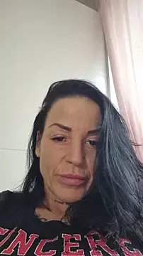 EmilyDiazofficial from StripChat is Freechat