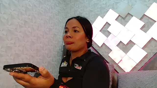 EmilyQueen3x — Deepthroat + saliva 