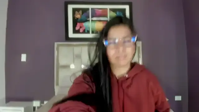 emilyy_cooperr — remove my bra and massage my tits