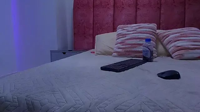 emmacurvy from StripChat is Freechat