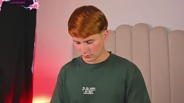 StripChat Eragonbooy is Freechat Eragonbooy — Massage my anus with oil