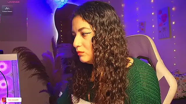 StripChat eva_rosse69 is Freechat eva_rosse69 — Cameltoe masturbating with my panties