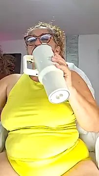 evelin_hott from StripChat is Freechat