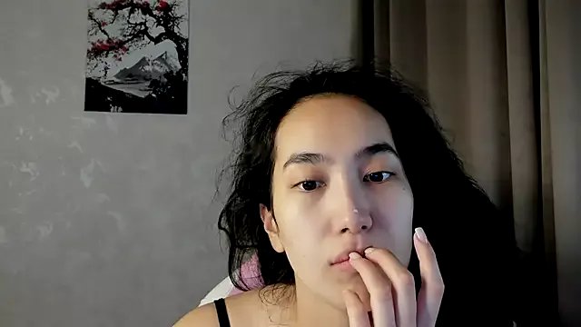 FlirtyAura from StripChat is Freechat