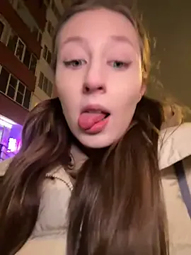 FroggyAnna on StripChat