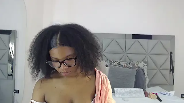 genesis_moretz —  Out of control now domi x 5 m