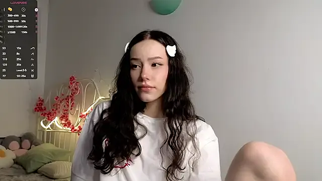 glamourr — squezee my booty close to cam